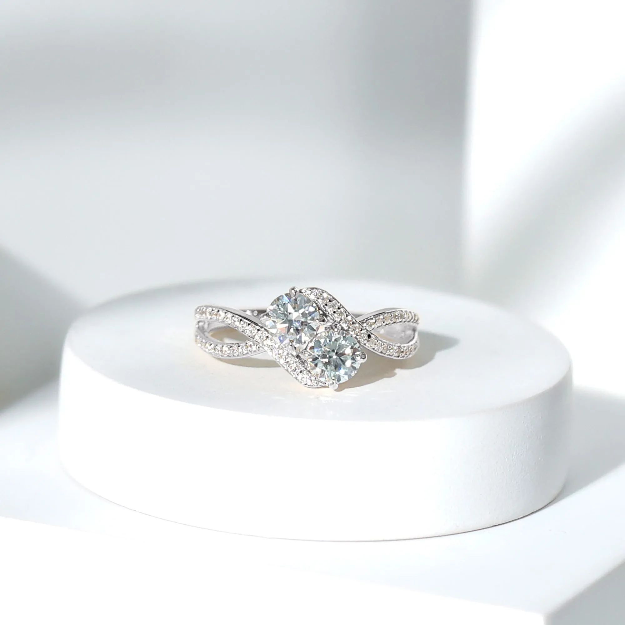 1.25 CT Moi et Toi Round Moissanite Bypass Two Stone Engagement Ring