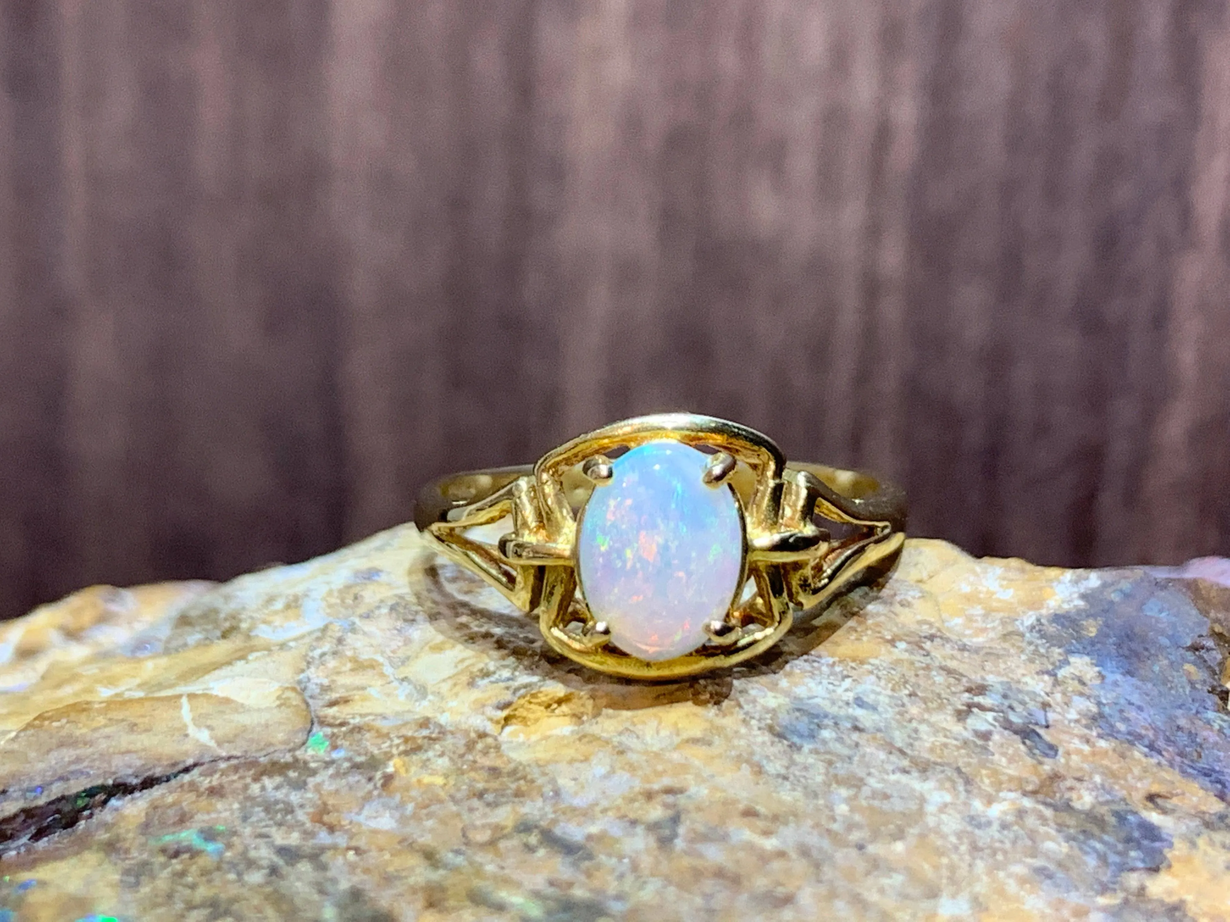 18kt Yellow Gold Opal ring