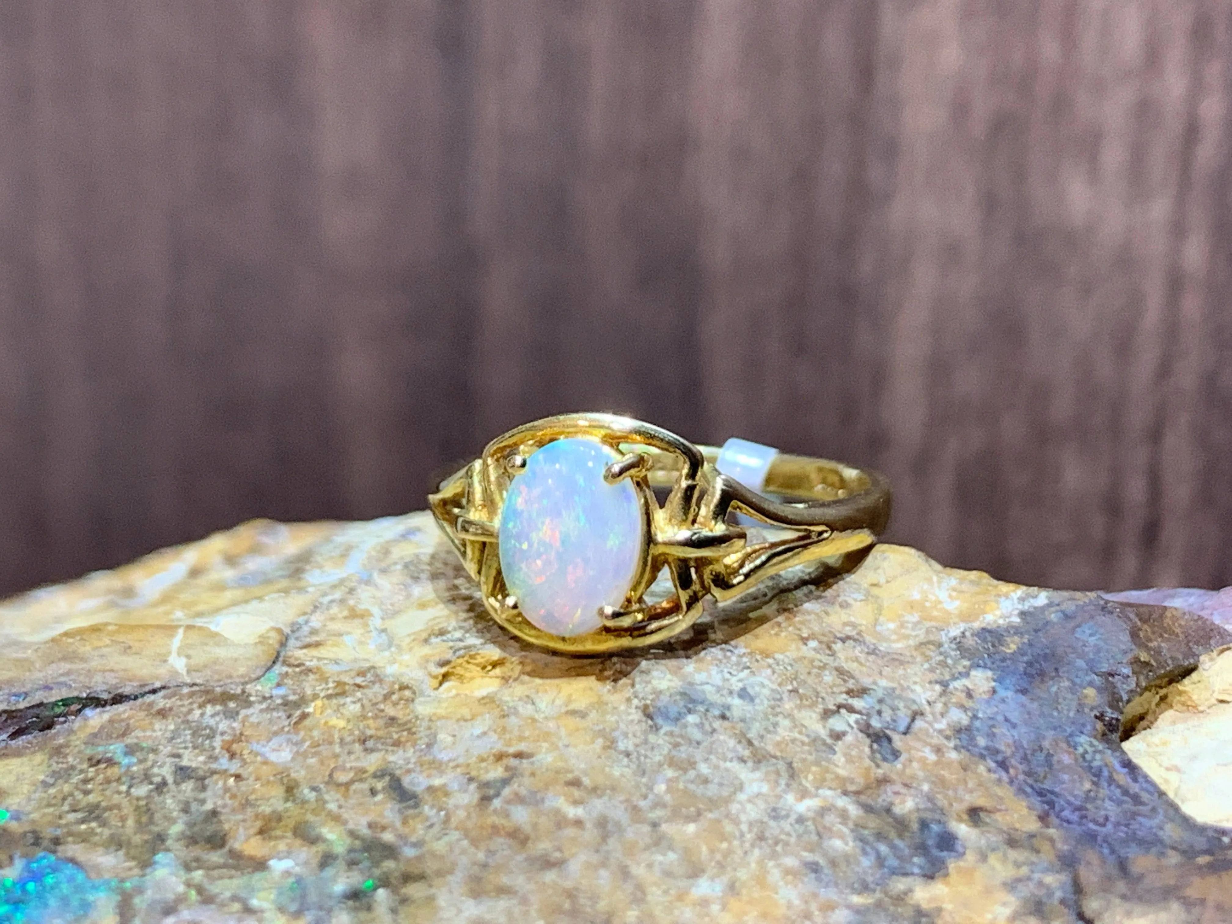 18kt Yellow Gold Opal ring