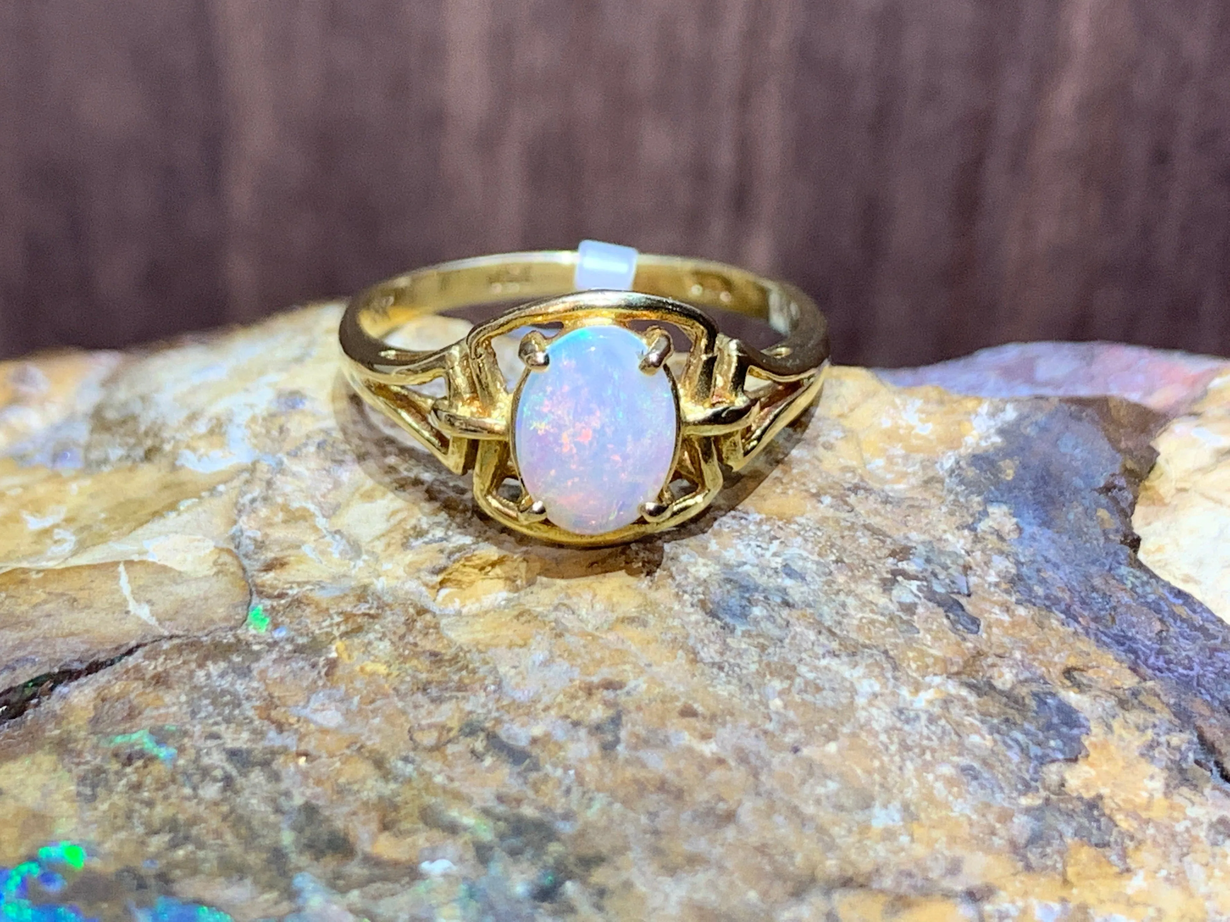 18kt Yellow Gold Opal ring