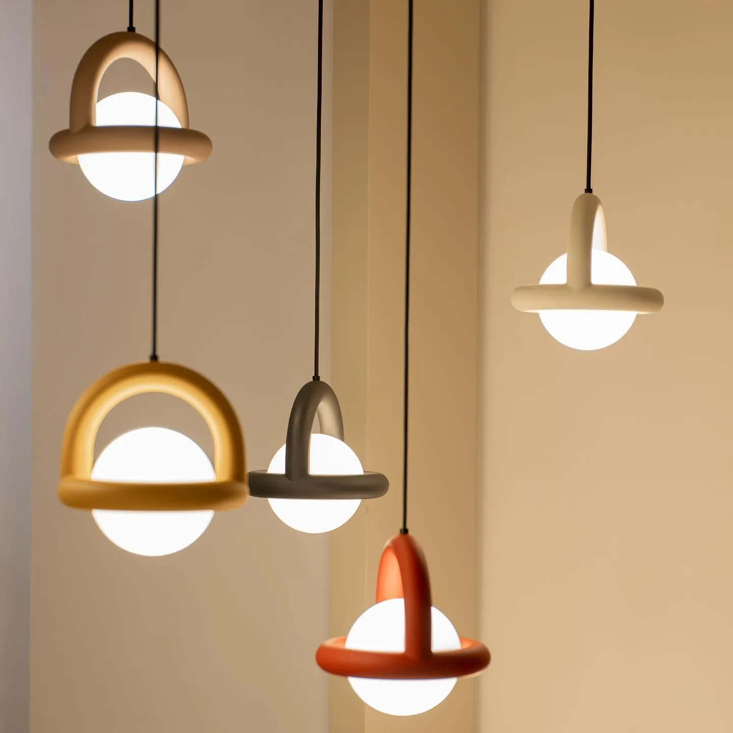 Balloon Pendant Lamp 9″