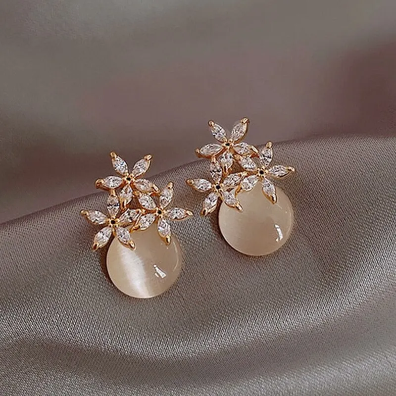 Exquisite Trend Rhinestone Flower Leaves Stud Earrings