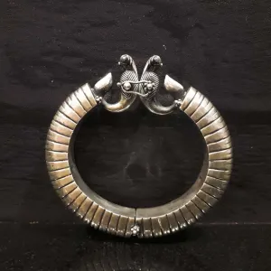 Mor-Bani-Hansli
