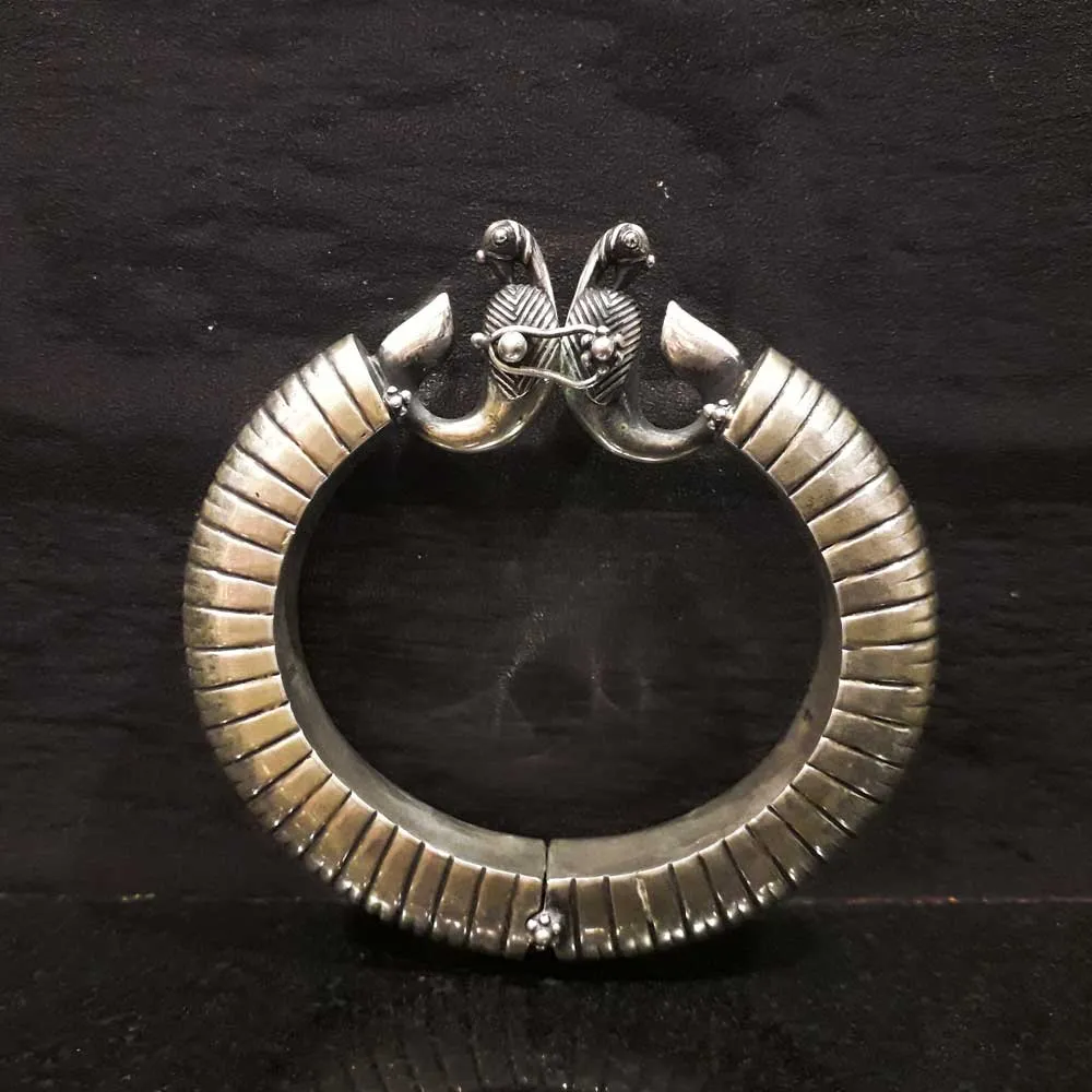 Mor-Bani-Hansli