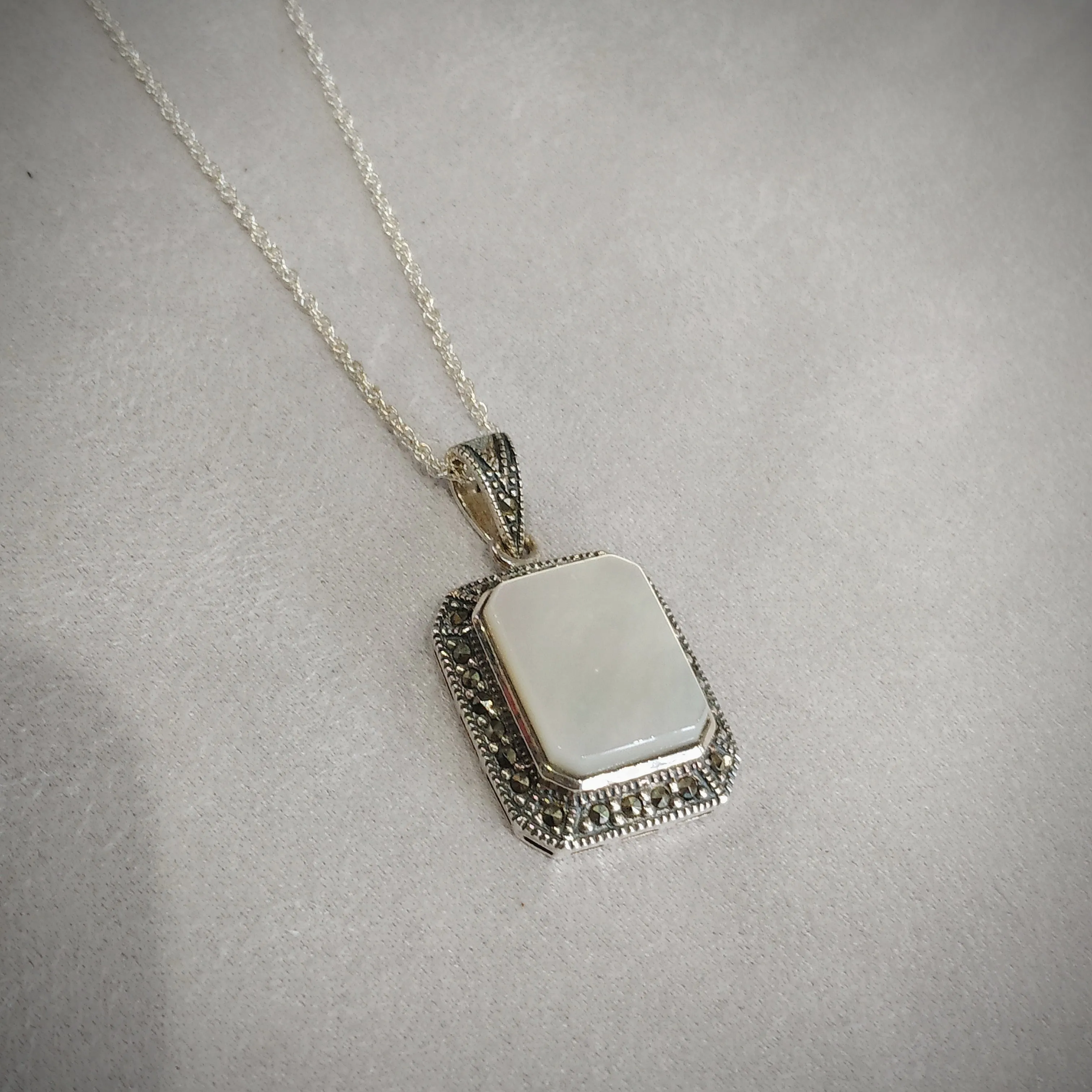 Mother of Pearl Bridal Queen Solitaire Pendant Necklace Silver Marcasite