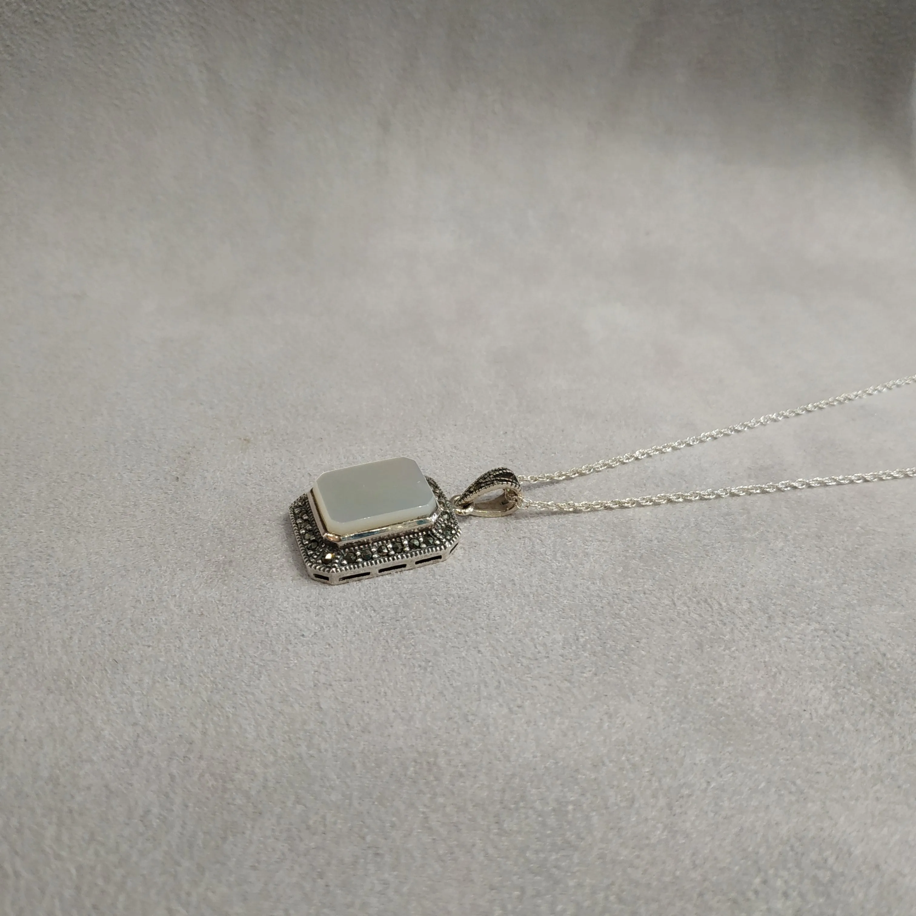 Mother of Pearl Bridal Queen Solitaire Pendant Necklace Silver Marcasite