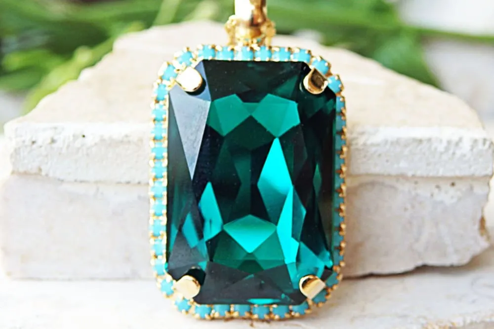 OLIVE GREEN NECKLACE