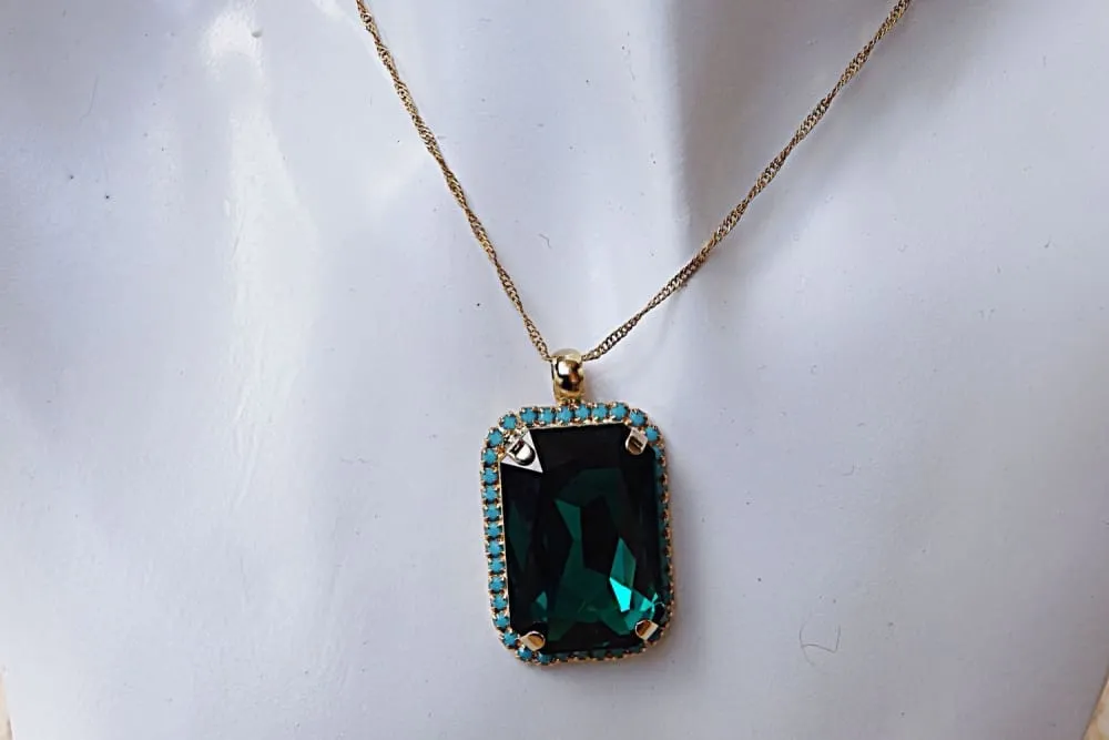 OLIVE GREEN NECKLACE