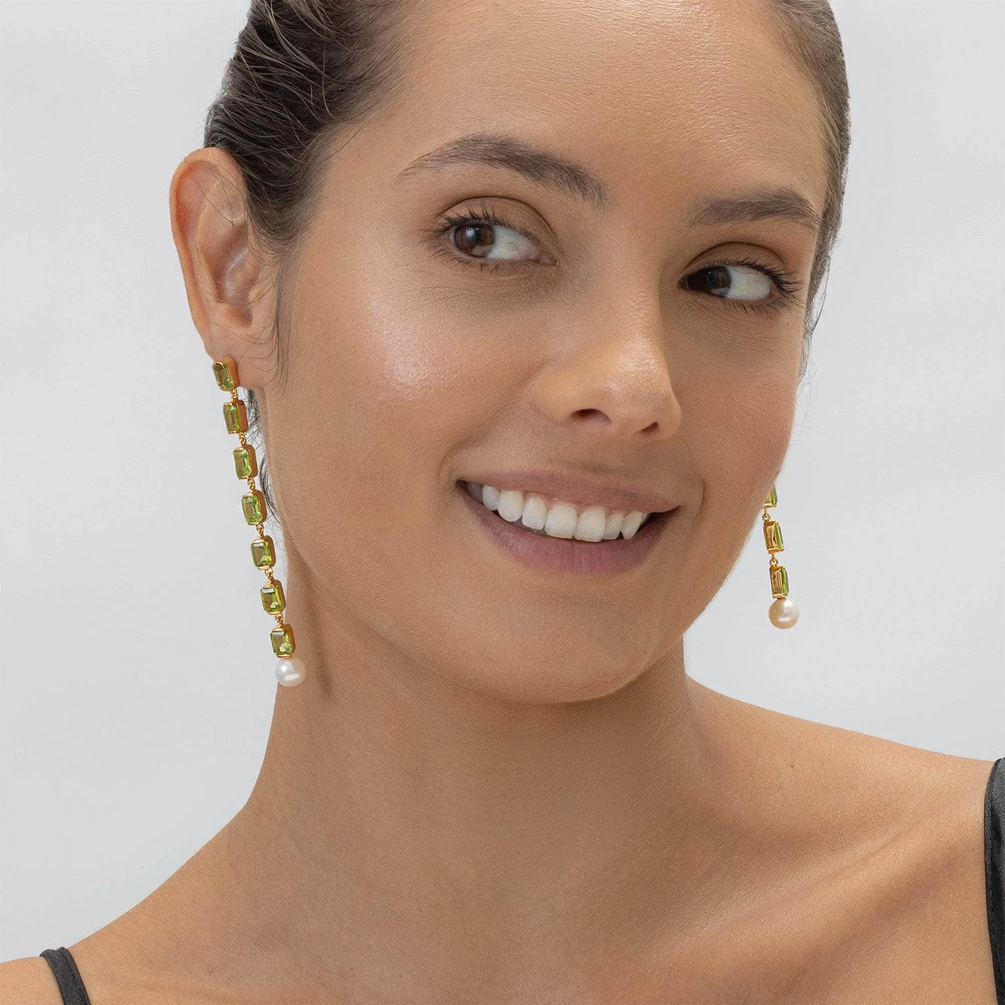 Vera Peridot and White Pearl Earrings