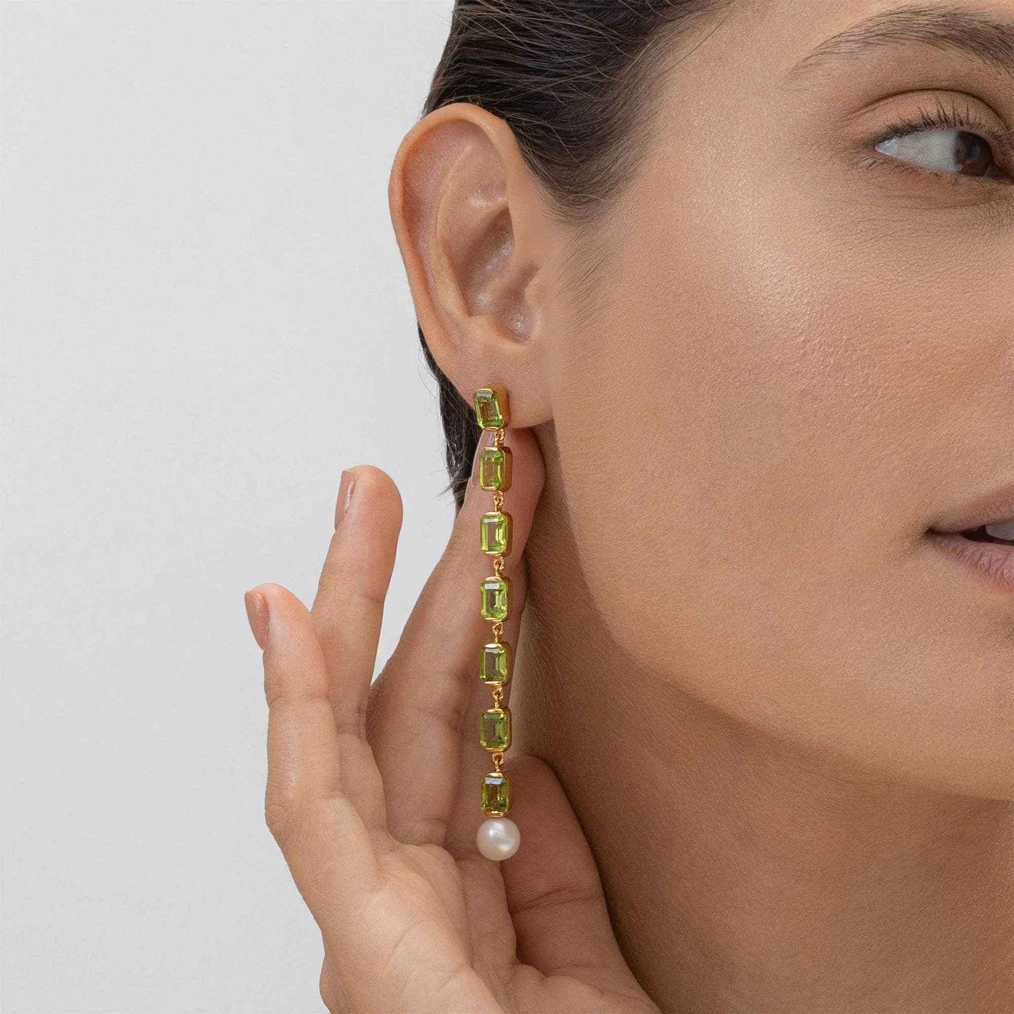 Vera Peridot and White Pearl Earrings