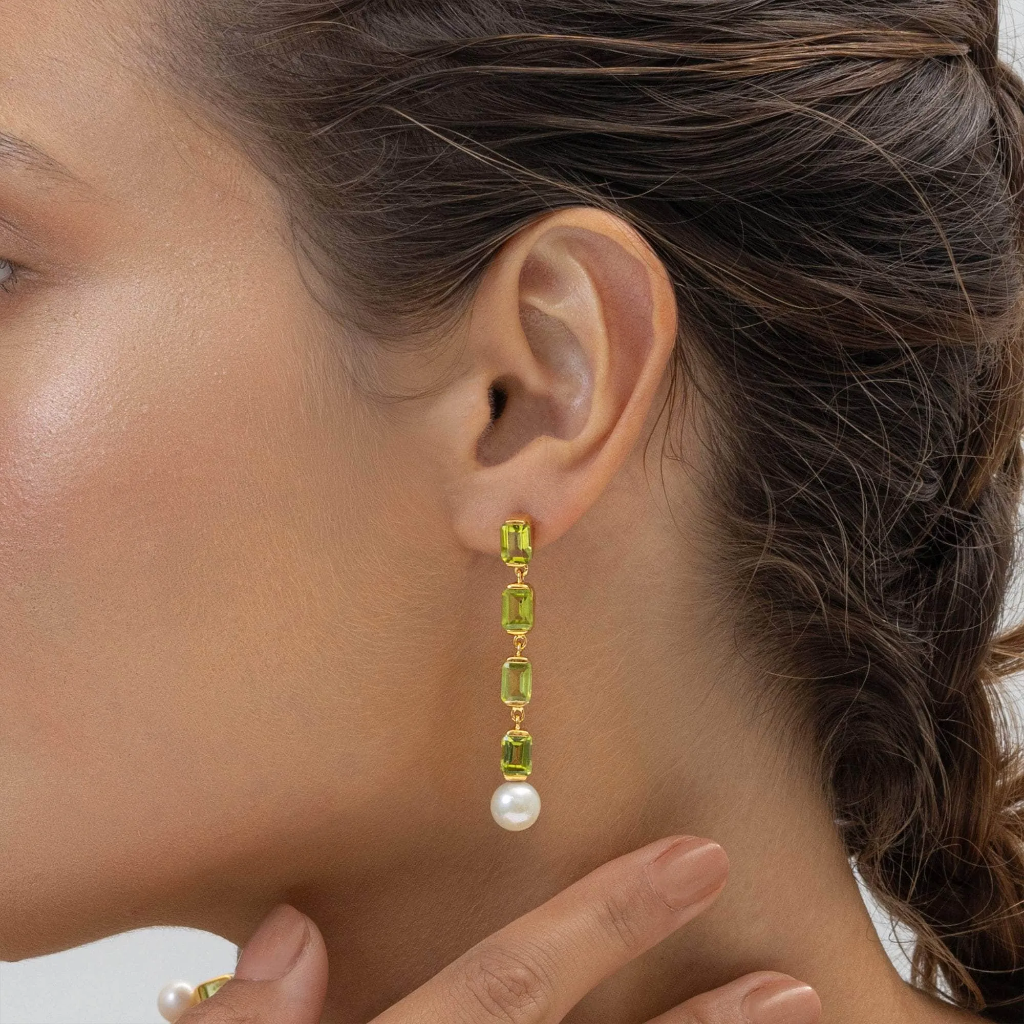 Vera Peridot and White Pearl Earrings