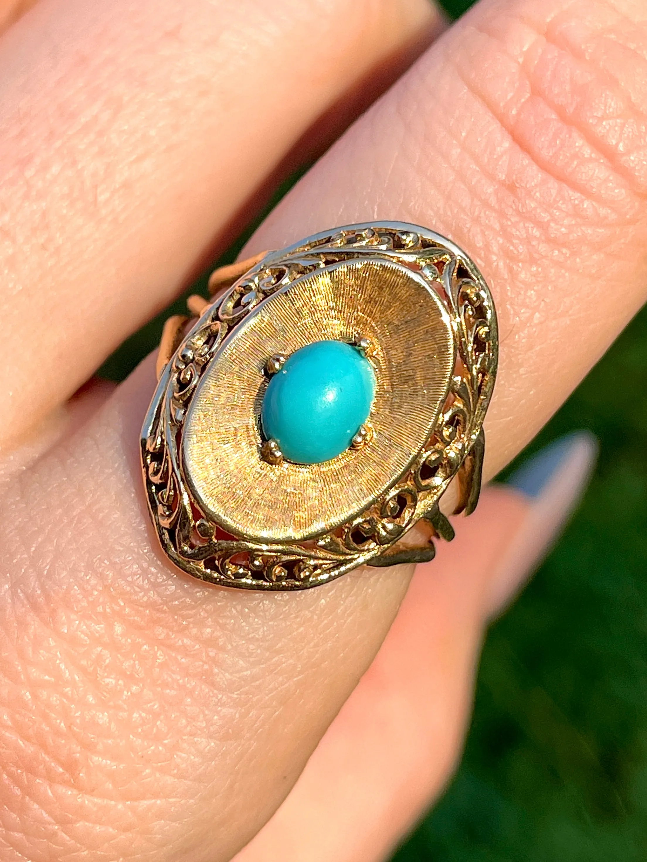 Vintage yellow 18K turquoise oval scroll ring, size 7.25